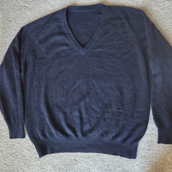 Men's Navy Cashmere V-Neck Sweater - Picture 1 of 8